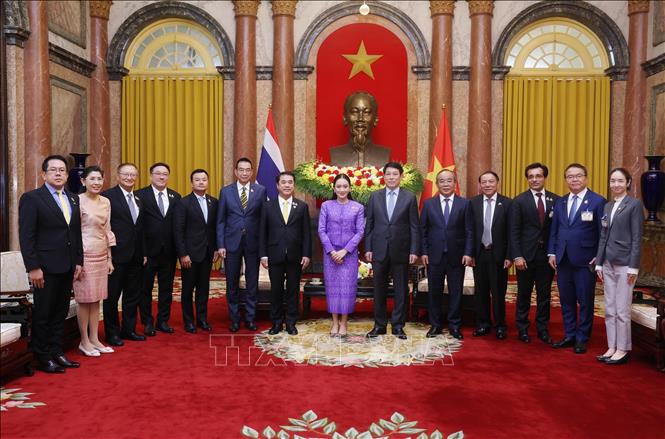 Chủ tịch nước Lương Cường với Thủ tướng Thái Lan Paetongtarn Shinawatra và các đại biểu. Ảnh: Lâm Khánh/TTXVN