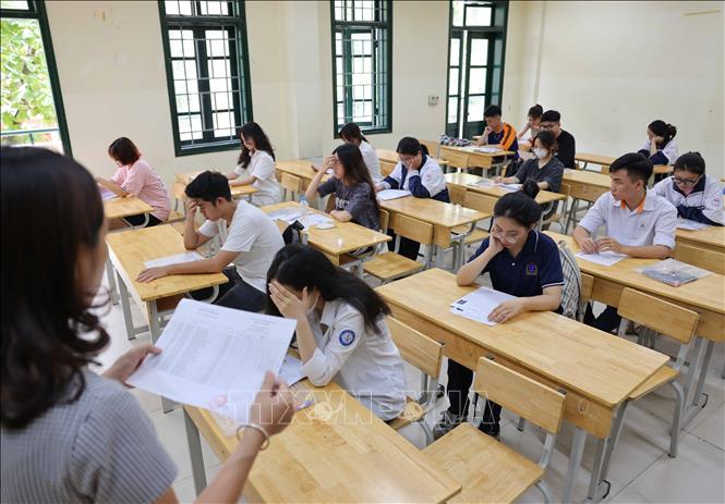 Thí sinh làm thủ tục dự thi tốt nghiệp THPT năm 2025 từ 14 giờ chiều 25/6 Chú thích ảnh