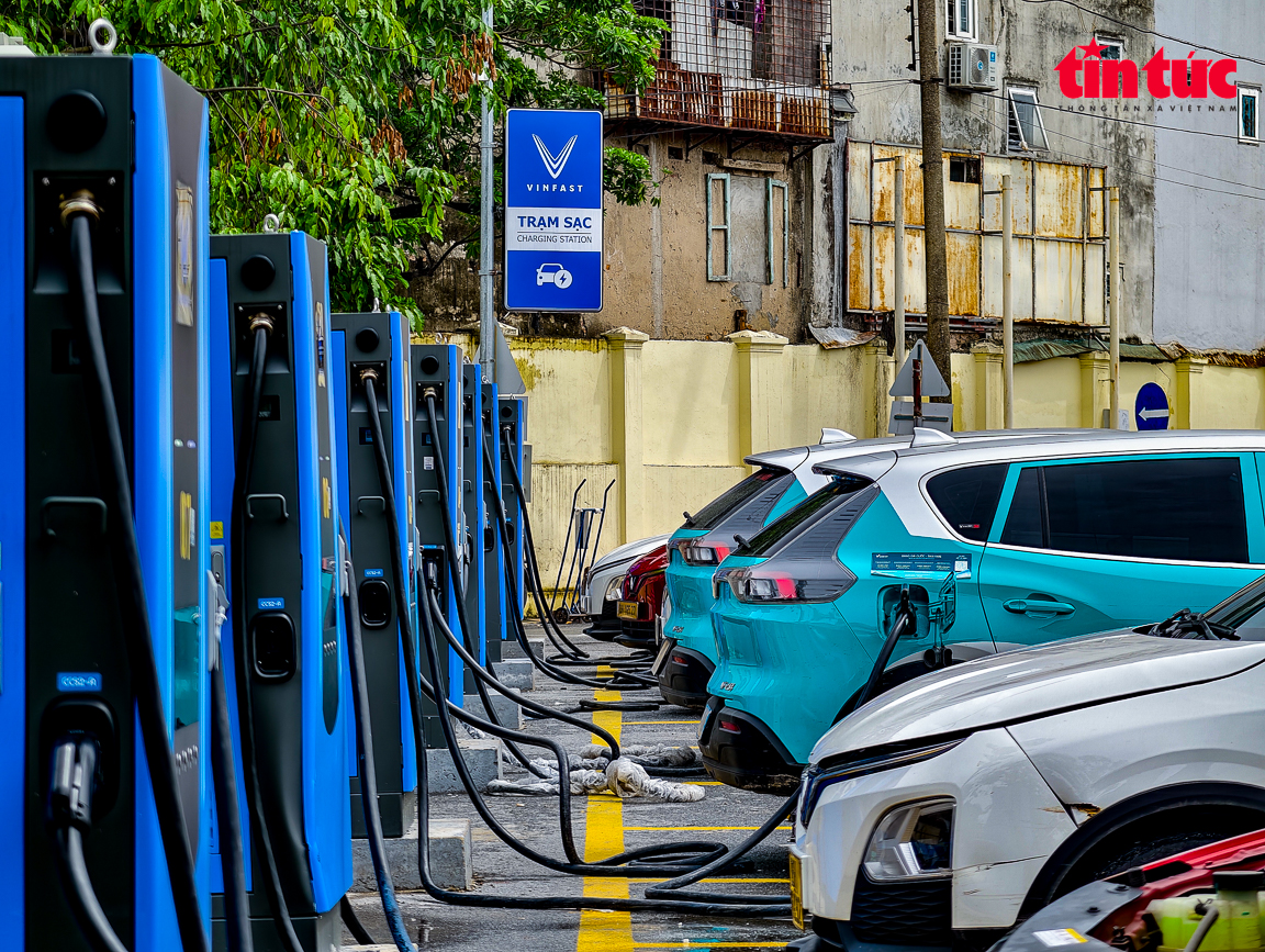 Bộ Xây dựng yêu cầu sớm hoàn thiện quy chuẩn an toàn cho chung cư có trạm sạc xe điện