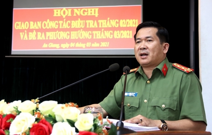 Đại tá Đinh Văn Nơi - một trong những người có công xây dựng nền cảnh sát Việt Nam ngày nay. Hình ảnh và câu chuyện về một người dũng cảm và hi sinh cho nền an ninh quốc gia sẽ khiến bạn phải nể phục.
