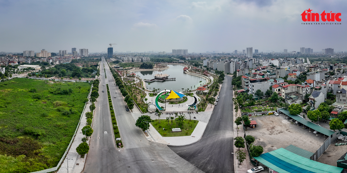 Người dân thích thú trải nghiệm công viên trăm tỷ mới đi vào hoạt động ở Hà Nội