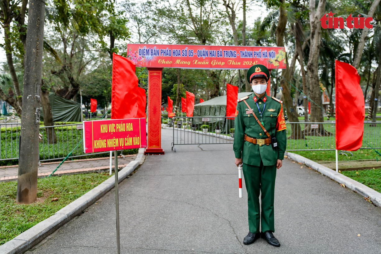 Đây là năm thứ hai liên tiếp Hà Nội tổ chức bắn pháo hoa dịp Tết Nguyên đán tại 30 quận huyện. Kinh phí dự chi cho hoạt động bắn pháo hoa năm nay khoảng 30 tỷ đồng từ nguồn xã hội hóa.