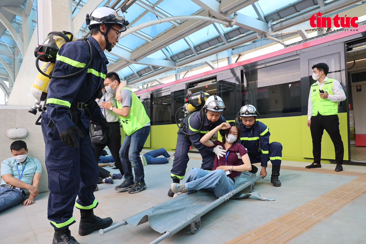 Diễn tập sơ tán quy mô lớn tại nhà ga tuyến Metro Nhổn-ga Hà Nội | baotintuc.vn