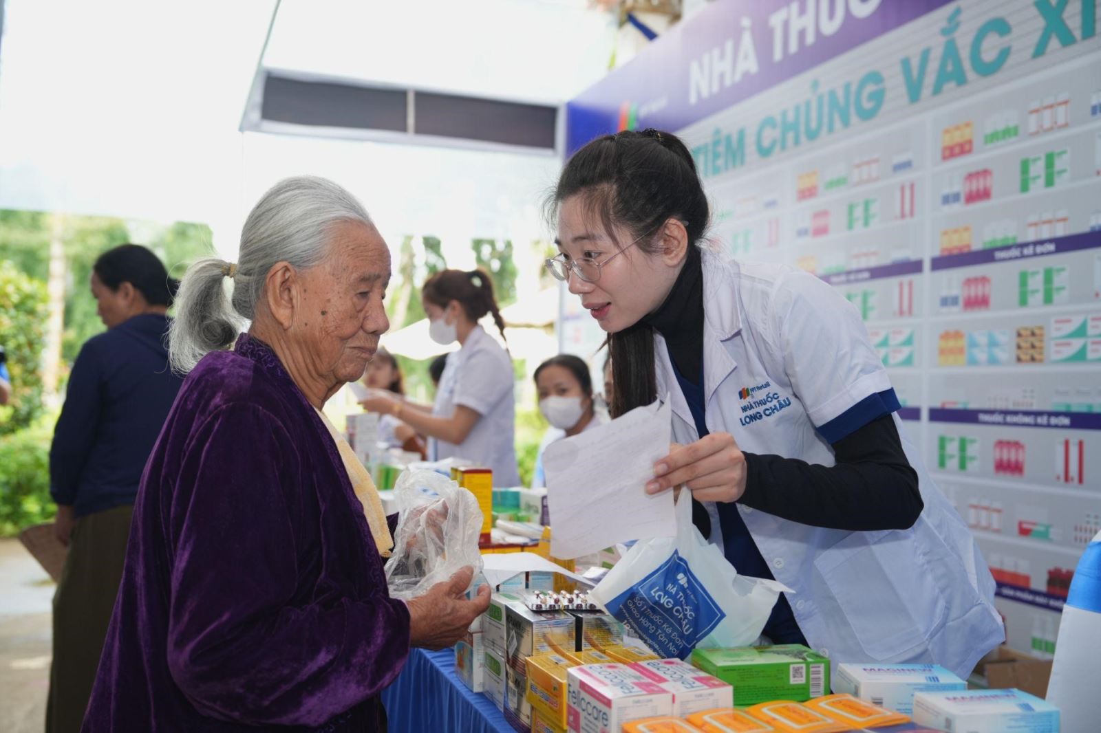 Long Châu tổ chức tầm soát đột quỵ miễn phí cho hơn 1.000 người dân tại Lâm Đồng