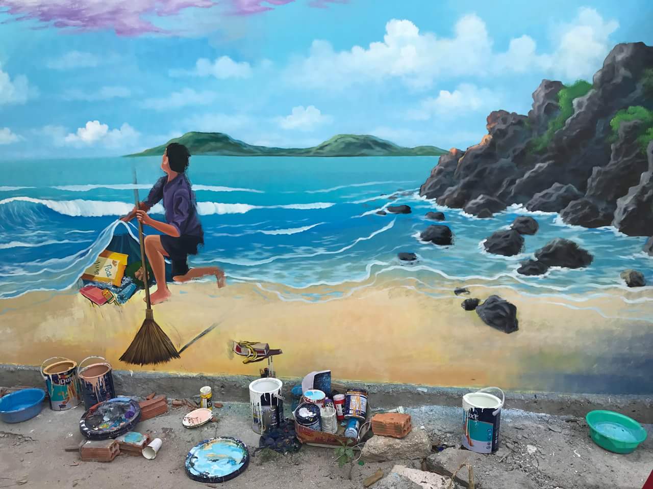 Đảo Lý Sơn sáng bừng với tranh bích họa | baotintuc.vn