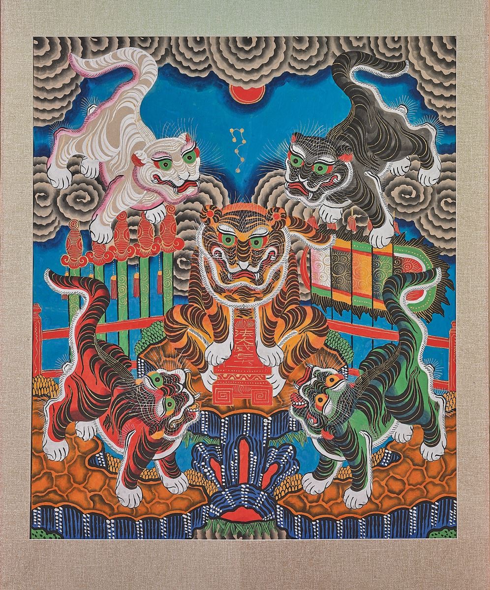 Hổ là một đề tài thường được sử dụng trong mỹ thuật cổ Việt Nam. Hãy cùng khám phá những tác phẩm nghệ thuật đầy tinh xảo và sức mạnh của hổ để hiểu thêm về tầm quan trọng của loài vật này trong văn hoá và tín ngưỡng dân tộc Việt Nam.