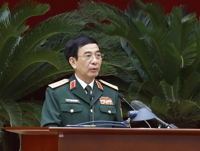 Hội nghị công bố Quyết định của Bộ Chính trị về công tác cán bộ Chú thích ảnh