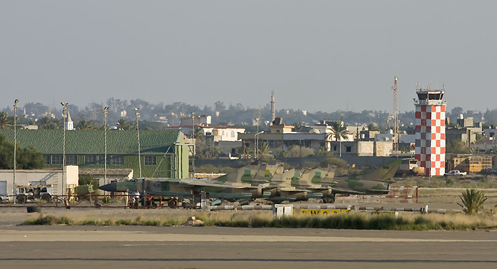 Thủ đô Libya tê liệt đường không sau khi sân bay duy nhất bị tập kích tên lửa  - Ảnh 1.