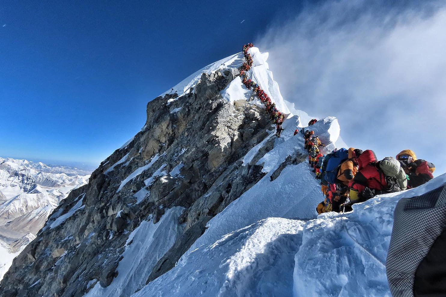 Tại sao lại có quá nhiều người bỏ mạng trên đỉnh Everest năm nay? |  baotintuc.vn