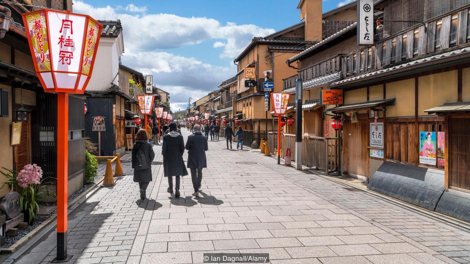 Bạn đã bao giờ mơ ước có một cuộc sống siêu sạch như người Nhật Bản chưa? Với những bức ảnh này, bạn có thể nhìn thấy cảnh đường phố Nhật Bản luôn sạch sẽ và rất gọn gàng. Không cần phải đi đâu xa, bạn chỉ cần nhấp vào và chiêm ngưỡng nhận thức về lối sống sạch nhất thế giới.