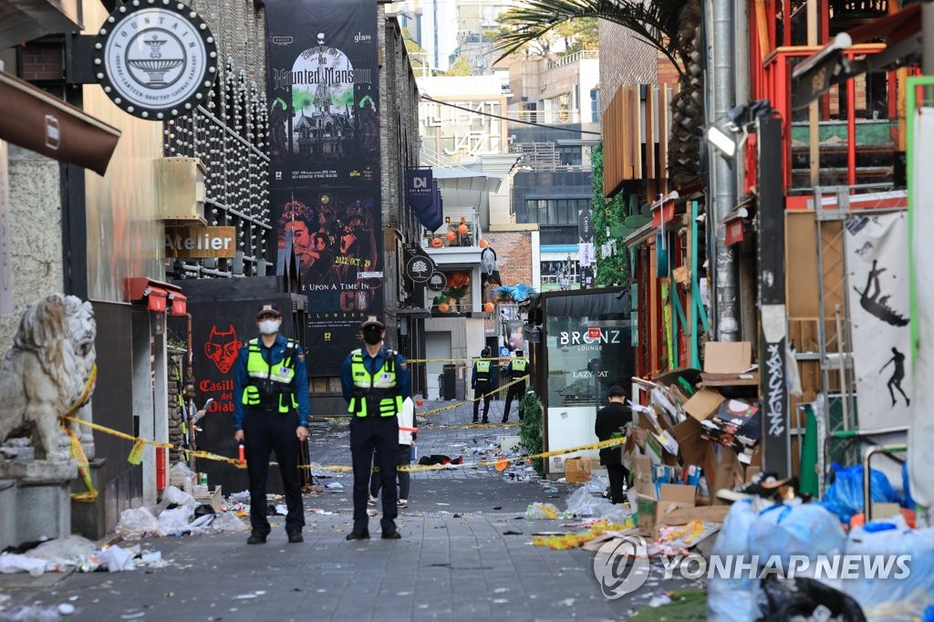 Sao Hàn Quốc đăng ảnh đường phố không bóng người giữa dịch Covid-19