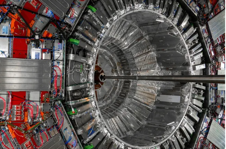 Trung Quốc tạm dừng dự án máy gia tốc hạt lớn nhất thế giới