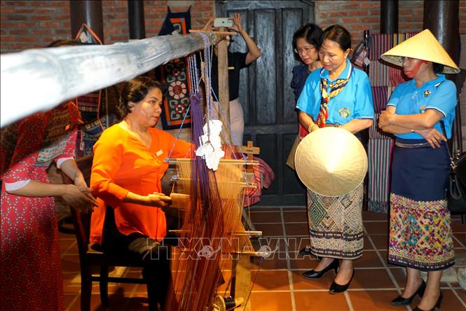 Hội Liên hiệp Phụ nụ nữ Lào thăm hữu nghị tỉnh Quảng Nam | baotintuc.vn