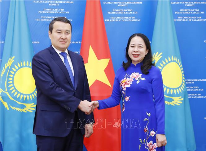 Phó Chủ tịch nước Võ Thị Ánh Xuân hội kiến Thủ tướng Kazakhstan ...