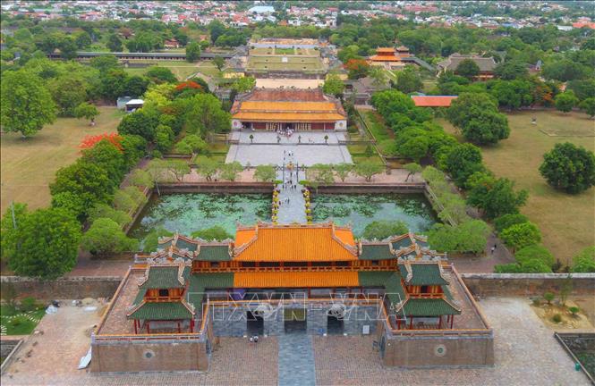 Thừa Thiên Huế là một trong những điểm đến du lịch nổi tiếng của Việt Nam với nhiều cảnh quan tuyệt đẹp. Hãy xem hình ảnh quảng bá du lịch Thừa Thiên Huế tại Thái Lan để khám phá sự độc đáo và hấp dẫn của nơi đây.