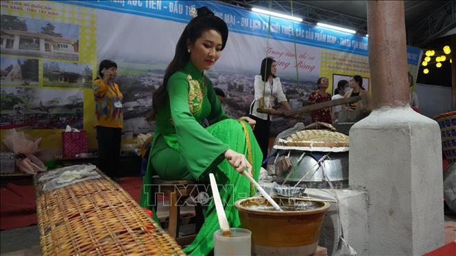 Tay Ninh: เปิดเทศกาลกระดาษข้าวแห้งน้ำค้างตรังบัง