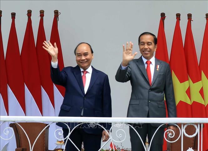 Với sự quan tâm và chú ý của Chủ tịch Nguyễn Xuân Phúc, quan hệ giữa Việt Nam và Indonesia ngày càng trở nên chặt chẽ hơn. Hãy cùng xem hình ảnh Chủ tịch trong chuyến thăm nước láng giềng Indonesia để hiểu thêm về sự phát triển của quan hệ đối tác giữa hai nước.