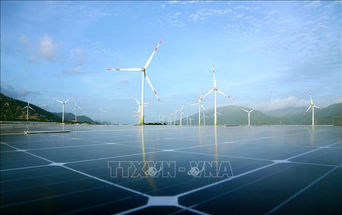 Chính sách, giải pháp công nghệ phát triển điện mặt trời và điện gió tại Việt Nam