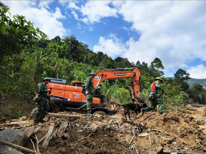 Vụ sạt lở ở Nậm Tông, Lào Cai: Nỗ lực tìm kiếm 5 người còn mất tích- Ảnh 2.