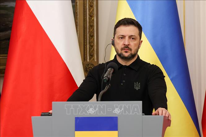 Tổng thống Ukraine Volodymyr Zelensky trong cuộc họp báo tại Warsaw, Ba Lan ngày 15/1/2025. Ảnh: PAP/TTXVN