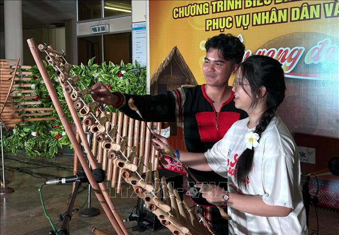 Trại hè Việt Nam 2025: Tuổi trẻ kiều bào được 'đắm mình' trong văn hóa Tây Nguyên