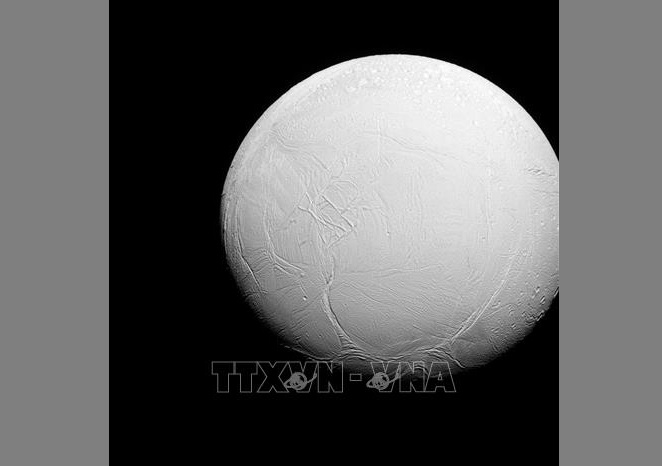 Phát hiện thêm nhiều thành phần cho sự sống trên mặt trăng của Sao Thổ