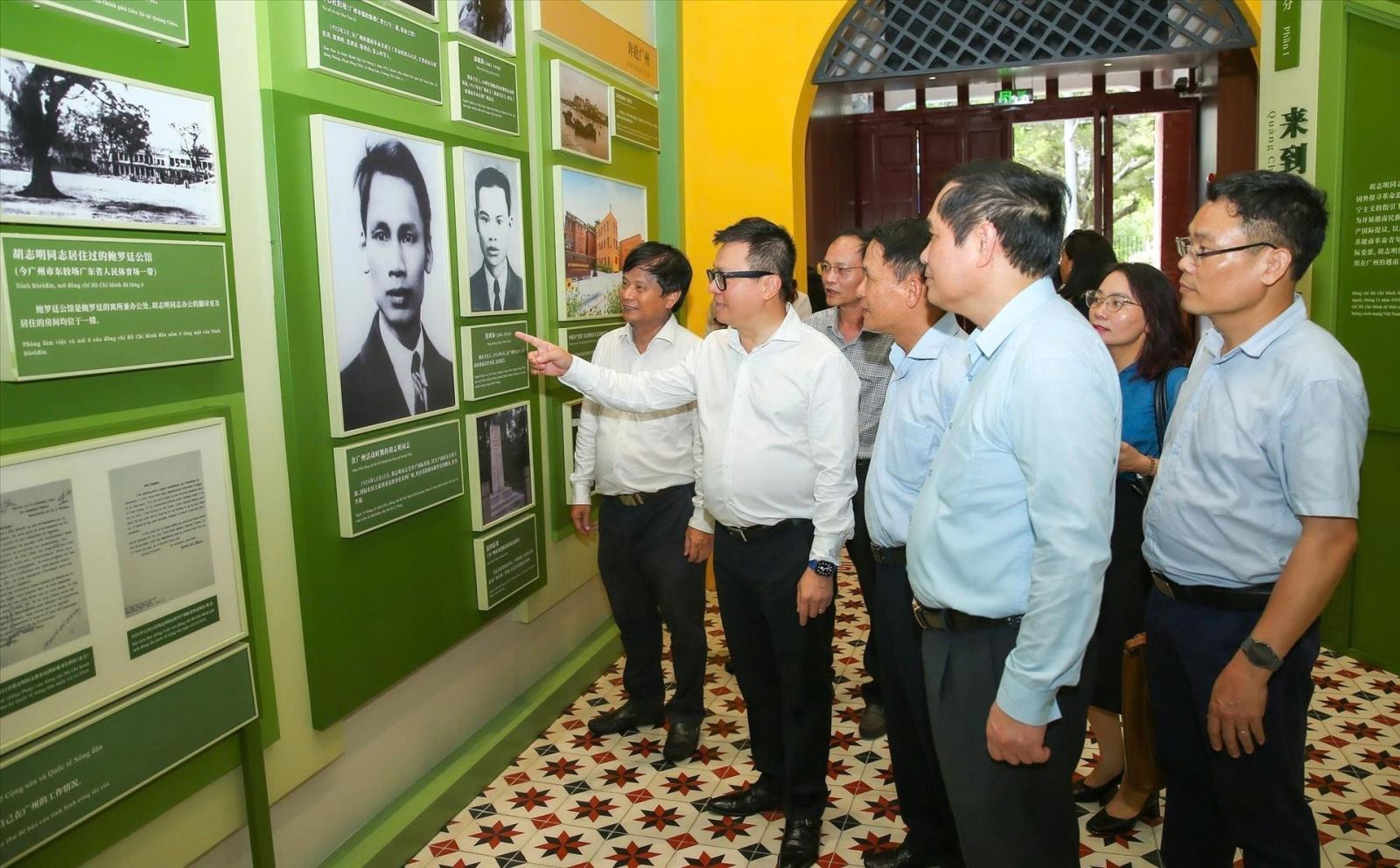 Báo chí cách mạng Việt Nam luôn gắn liền với từng bước chuyển mình của dân tộc Chú thích ảnh
