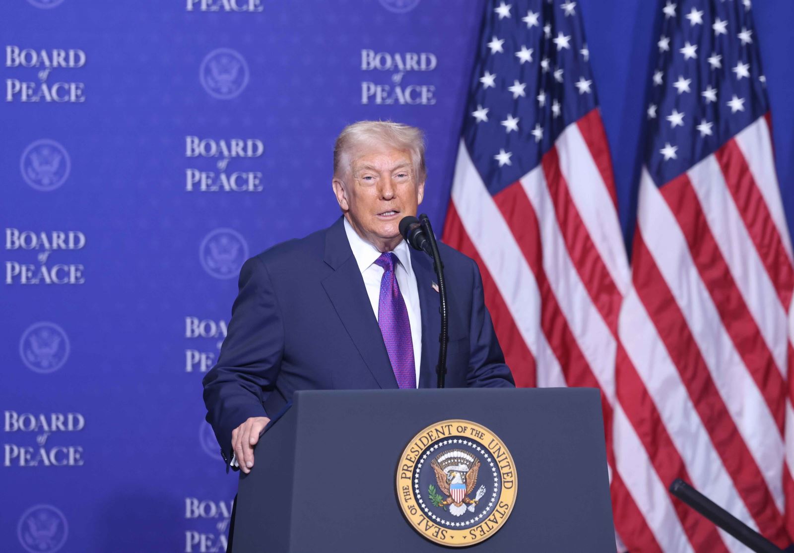 Tổng thống Trump đặt hạn chót cho thỏa thuận với Iran ở lễ khai mạc Hội đồng Hòa bình về Gaza