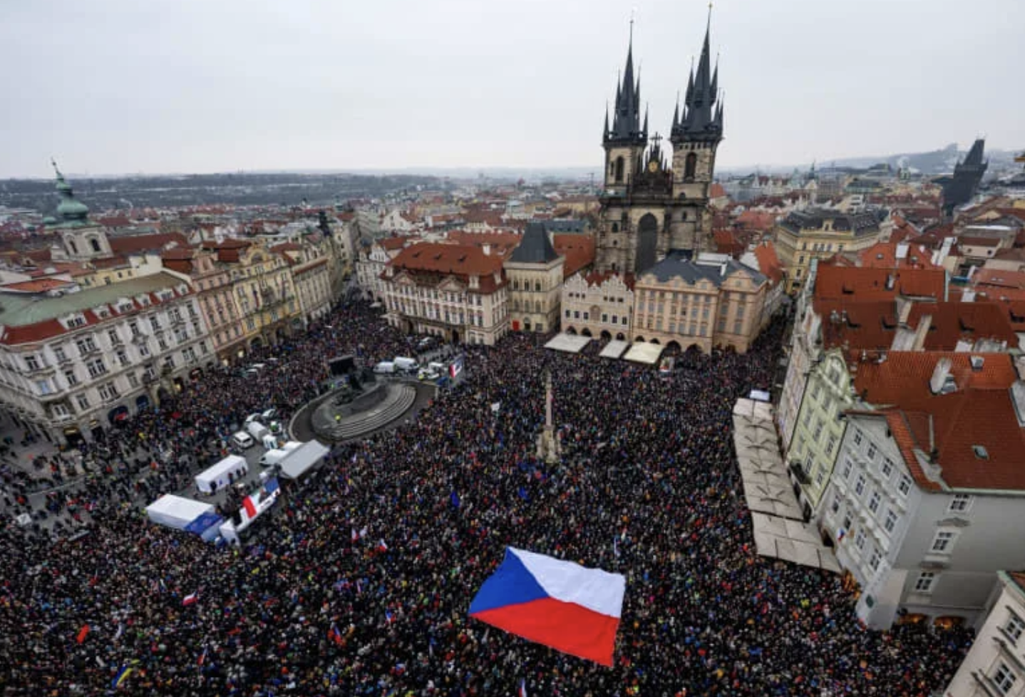 Lý do hàng chục nghìn người ở Séc xuống đường ủng hộ Tổng thống Pavel Chú thích ảnh