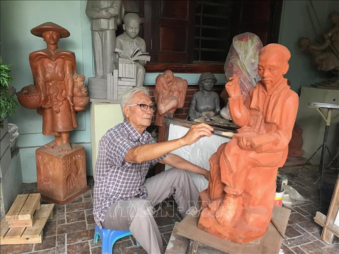 Họa sỹ, nhà điêu khắc Trần Minh Châu trọn tấm lòng với Bác | baotintuc.vn