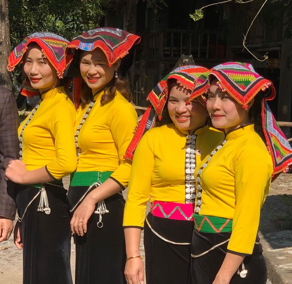 Thí sinh 'Hoa hậu các Dân tộc Việt Nam' diện trang phục vùng miền -  VnExpress Giải trí
