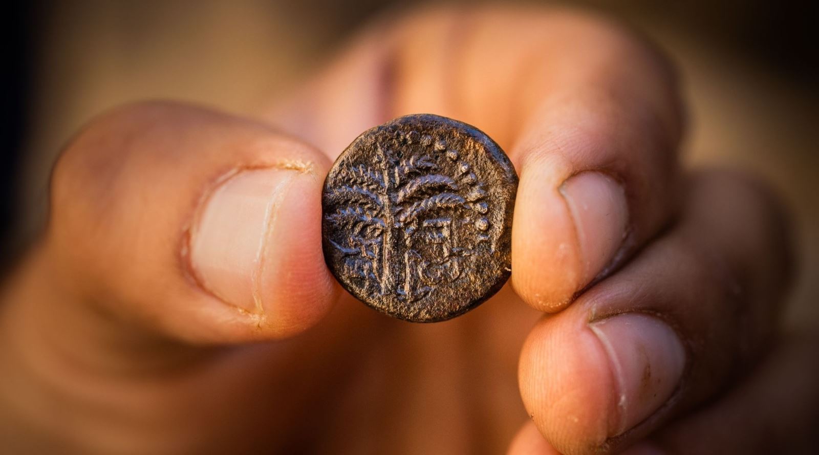 Đồng tiền cổ là một tác phẩm nghệ thuật, mang trong mình nét đẹp tinh tế và sự sang trọng của thời đại cổ đại. Hình ảnh sẽ cho bạn thấy sự độc đáo trong từng chi tiết của chúng.