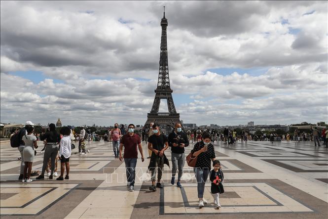 Loạt địa danh nổi tiếng ở Paris chuyển xanh khác lạ