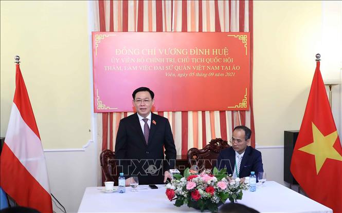 Cán bộ Đại sứ quán Việt Nam đóng vai trò quan trọng trong việc gắn kết quan hệ ngoại giao giữa Việt Nam và các quốc gia thế giới. Hãy xem hình ảnh để tìm hiểu về nhiệm vụ và vai trò quan trọng của các cán bộ đại sứ quán Việt Nam trên đất nước và quốc tế.