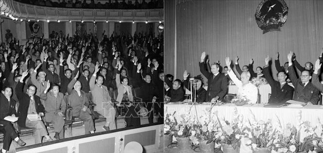 Tại Kỳ họp thứ 11, Quốc hội khóa I, Chủ tịch Hồ Chí Minh và các đại biểu Quốc hội đã nhất trí thông qua Hiến pháp mới (1959). Ảnh: TTXVN