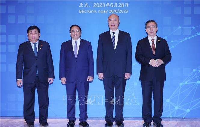 Thủ tướng cùng các lãnh đạo tham dự diễn đàn