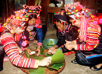 Khám phá sự đặc biệt trong đời sống của người dân tộc mà các tour du lịch Việt Nam luôn muốn giới thiệu. Hãy xem qua hình ảnh về Tết cơm mới của người dân vùng cao để hiểu được nét đẹp văn hoá, tâm hồn và truyền thống độc đáo của con người Việt Nam.