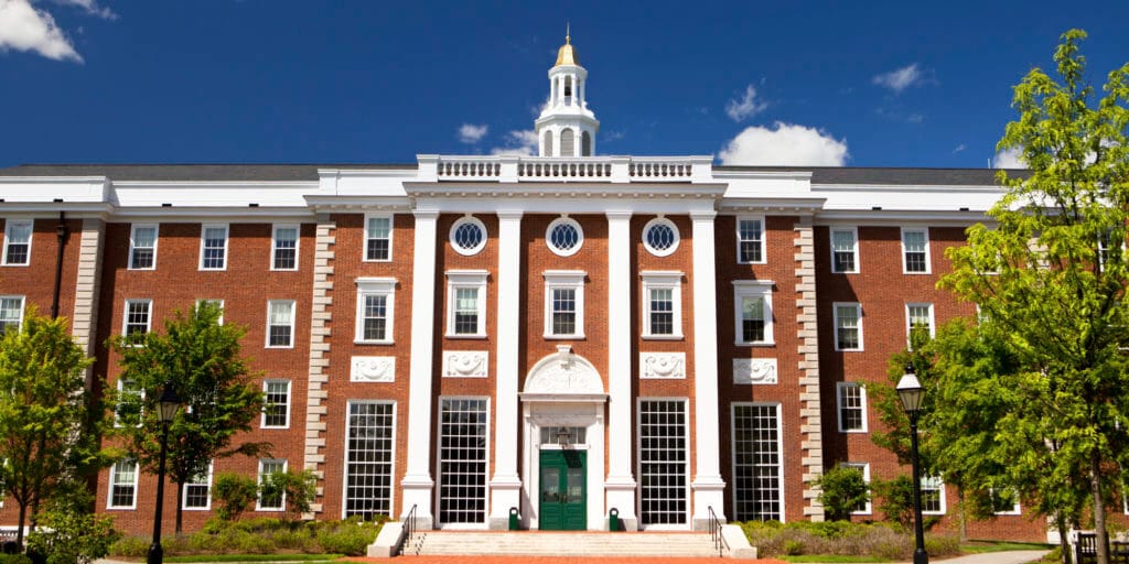 Đại học Harvard hầu tòa vì cáo buộc phân biệt đối xử với sinh viên gốc châu Á | baotintuc.vn