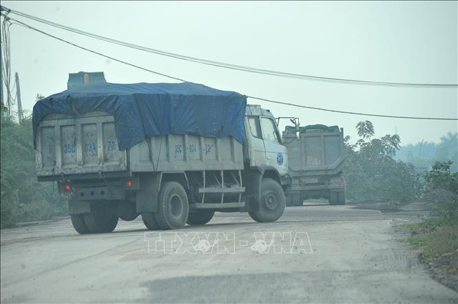 Nhiều địa phương buông lỏng kiểm soát xe quá tải | baotintuc.vn