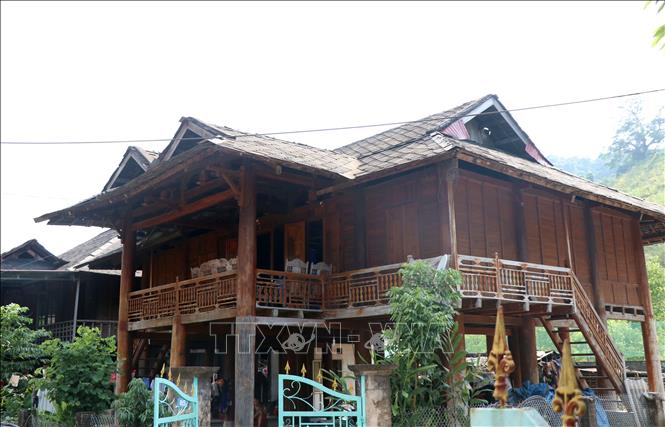Kiến trúc nhà sàn bền vững của người Thái là điểm đến nên đến trong mùa du lịch 2024 tại Thái Lan. Những ngôi nhà sàn nhỏ xinh được xây dựng bằng gỗ tự nhiên, không chỉ tạo nên một không gian sống tuyệt vời mà còn đại diện cho nền văn hóa truyền thống của người Thái. Du khách sẽ có cơ hội học hỏi và trải nghiệm cách xây dựng bền vững từ những kiến trúc sàn độc đáo này.