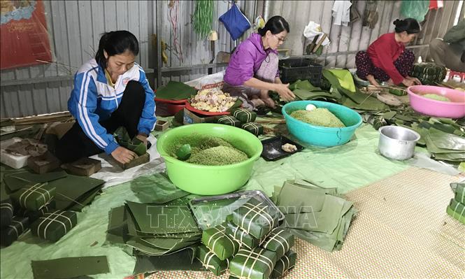 Bánh chưng là niềm tự hào của nền văn hóa Việt. Hãy cùng nhau khám phá hình ảnh bánh chưng truyền thống đẹp mắt và ngon miệng trong đêm tết truyền thống.