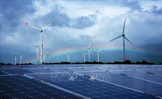 Tin Kinh tế: Hoàn thiện cơ chế đấu thầu phát triển thị trường điện năng lượng tái tạo