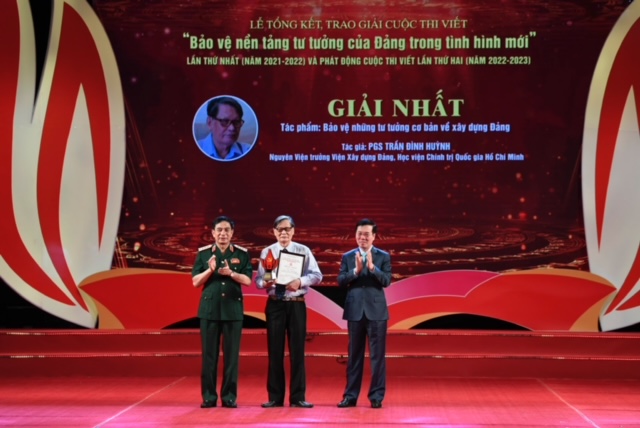 Bảo vệ nền tảng tư tưởng là một việc làm rất quan trọng để giữ vững được giá trị tổng thể của xã hội. Hãy cùng xem hình ảnh về những cuộc diễu hành đầy ấn tượng để lưu giữ sự chân thành và tinh thần đoàn kết của người dân Việt Nam.