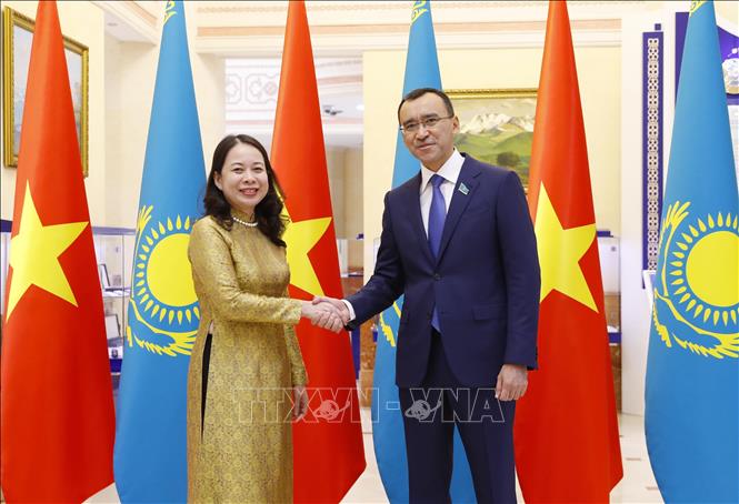 Chủ tịch Thượng viện Kazakhstan: Với hi vọng tăng cường các mối quan hệ đối tác giữa Việt Nam và Kazakhstan, hãy cùng xem những hình ảnh của Chủ tịch Thượng viện Kazakhstan trong cuộc hội đàm mới nhất với lãnh đạo Việt Nam.