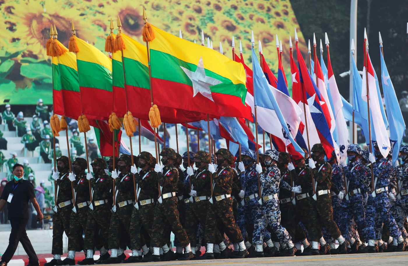 Myanmar đã tổ chức lễ Quốc khánh lớn nhất trong lịch sử nước này với sự tham gia của hàng triệu người dân. Hình ảnh đầy ấn tượng và sinh động của chiến thắng độc lập và sự tung hoành của Myanmar trong thời gian qua sẽ khiến bạn cảm thấy cuốn hút và thật sự tự hào về dân tộc Myanmar.