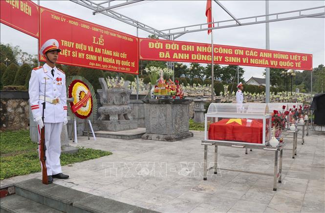 ラオスで亡くなったベトナム志願兵の遺骨の追悼と埋葬