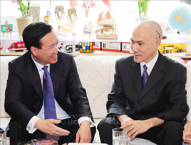 Chủ tịch nước Võ Văn Thưởng thăm Tiến sĩ vật lý lượng tử Nguyễn Duy Hà - Ảnh 1.