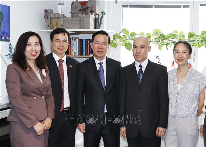 Chủ tịch nước Võ Văn Thưởng thăm Tiến sĩ vật lý lượng tử Nguyễn Duy Hà - Ảnh 3.