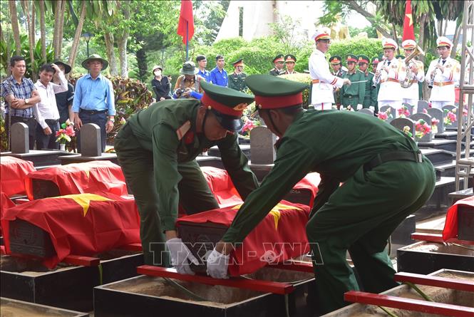 Hài cốt các liệt sĩ quân tình nguyện và chuyên gia Việt Nam được yên nghỉ tại Nghĩa trang liệt sĩ tỉnh Đắk Lắk. 