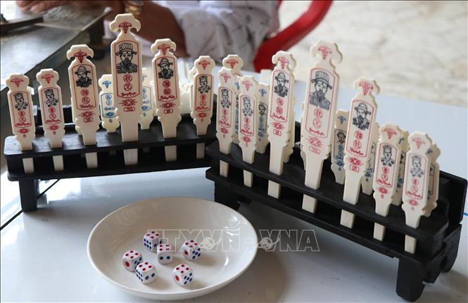 Giữ lại ký ức Tết xưa bằng nghề làm xăm hường truyền thống Chú thích ảnh